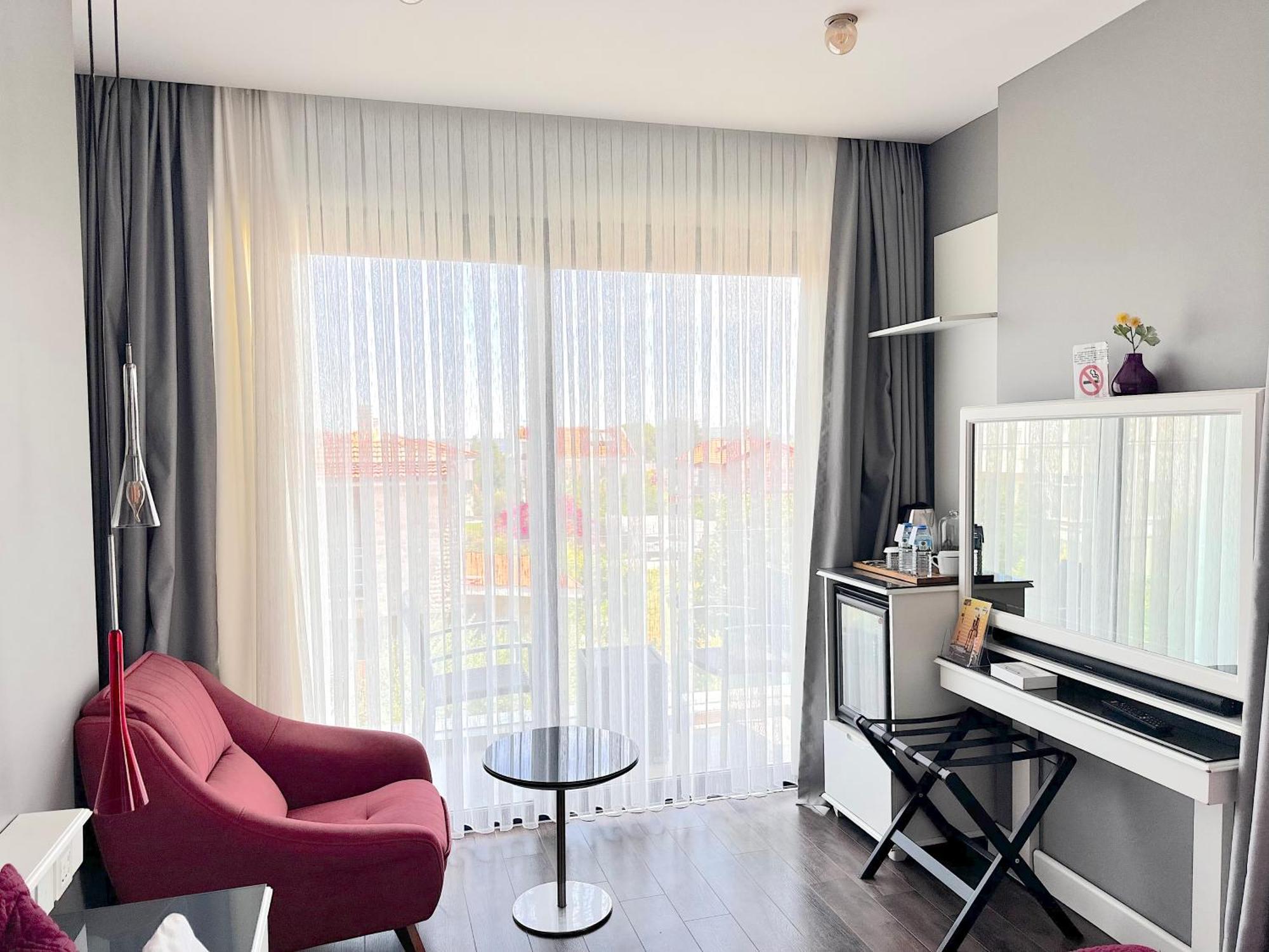 Ferush Boutique Hotel อูร์ลา ภายนอก รูปภาพ