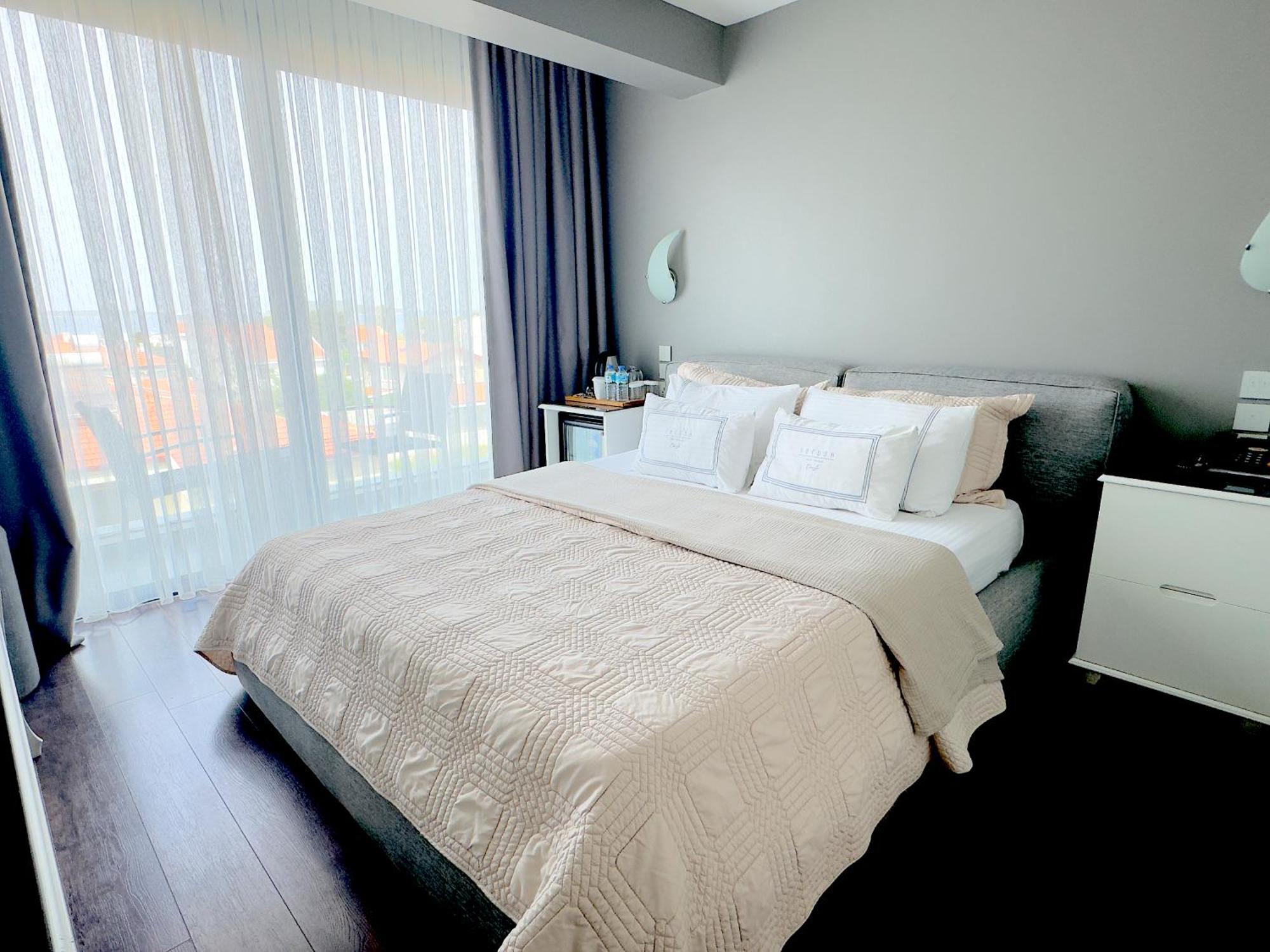 Ferush Boutique Hotel อูร์ลา ภายนอก รูปภาพ