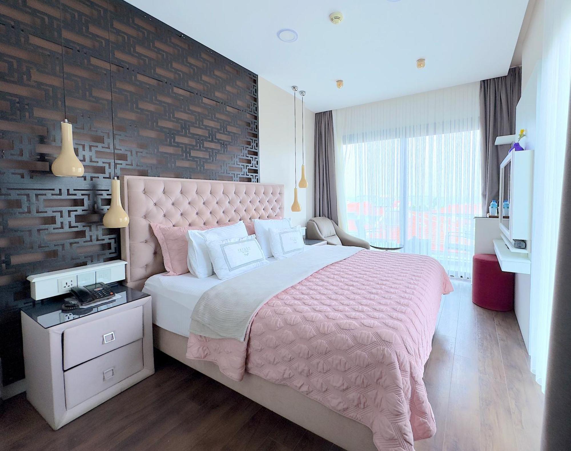 Ferush Boutique Hotel อูร์ลา ภายนอก รูปภาพ
