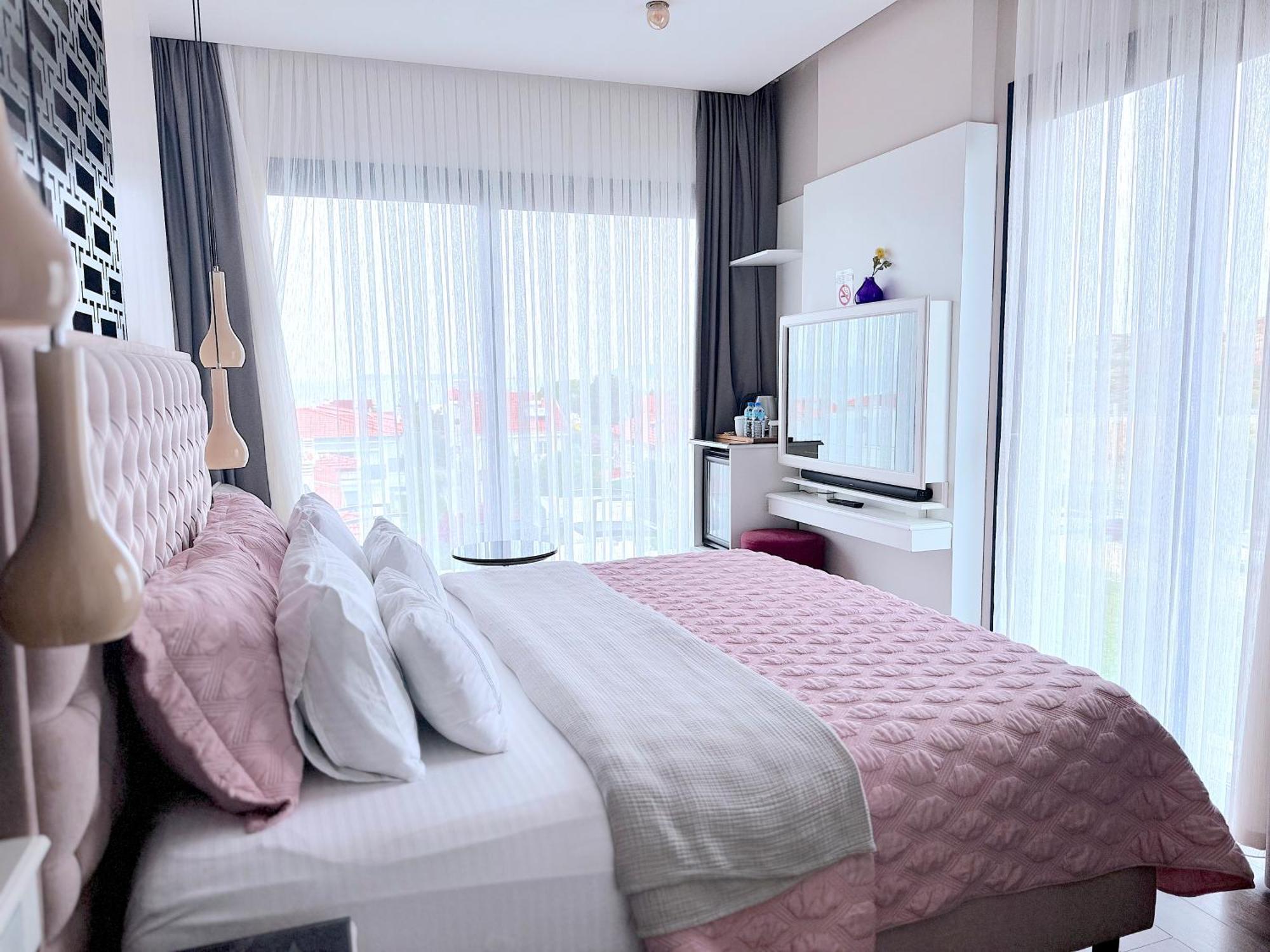 Ferush Boutique Hotel อูร์ลา ภายนอก รูปภาพ
