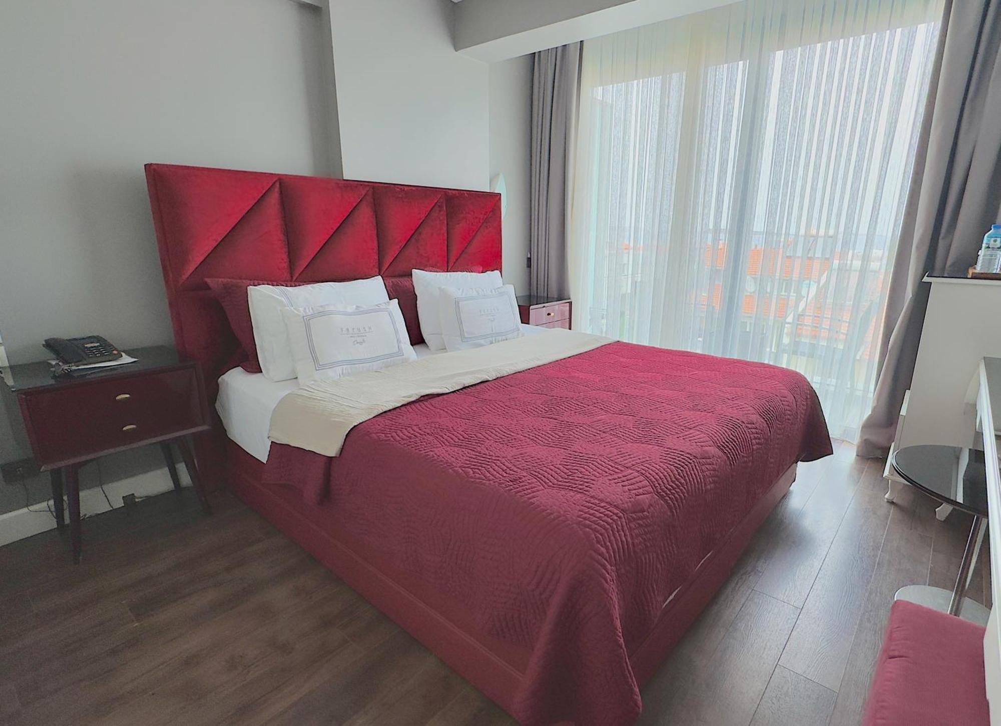 Ferush Boutique Hotel อูร์ลา ภายนอก รูปภาพ