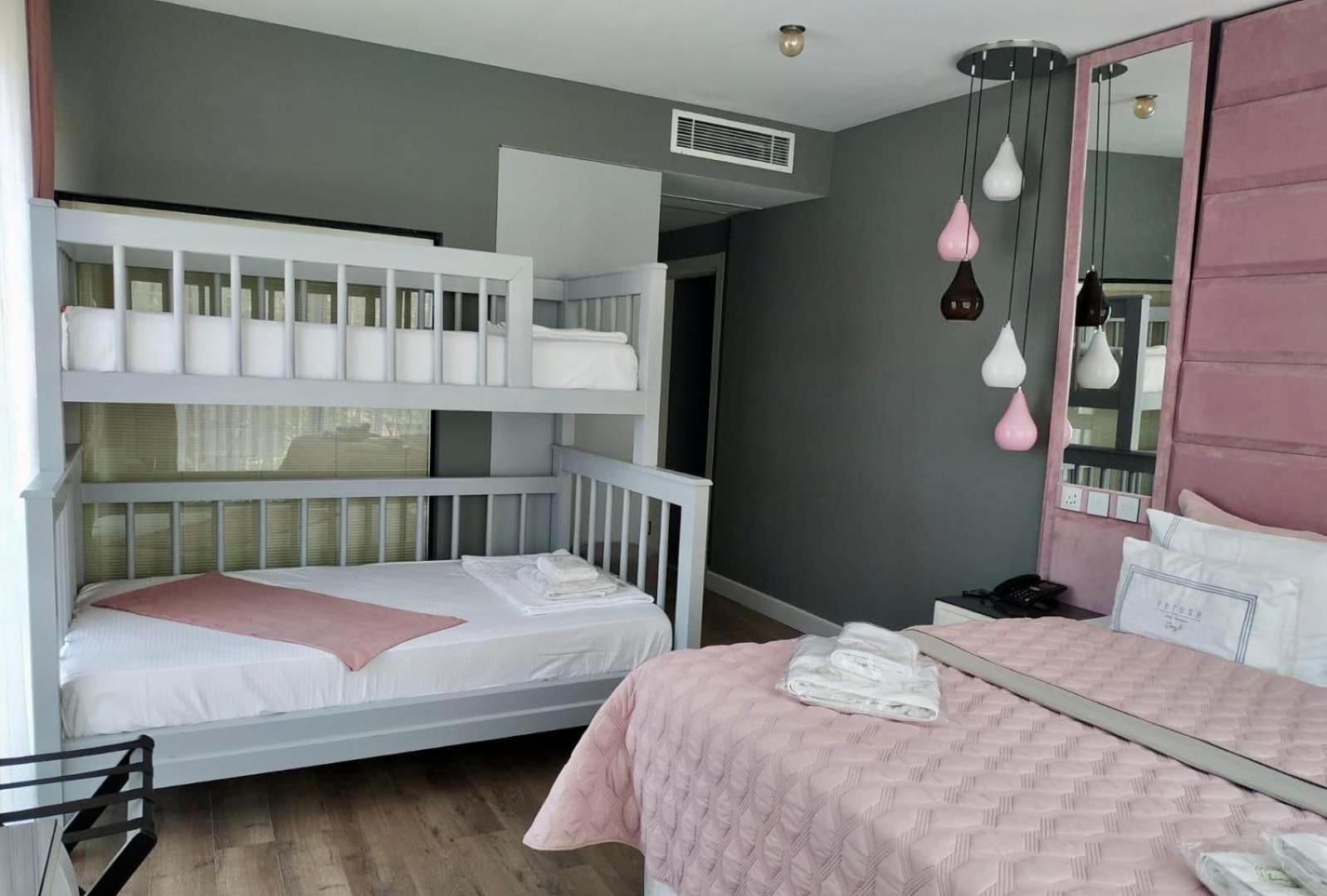 Ferush Boutique Hotel อูร์ลา ภายนอก รูปภาพ