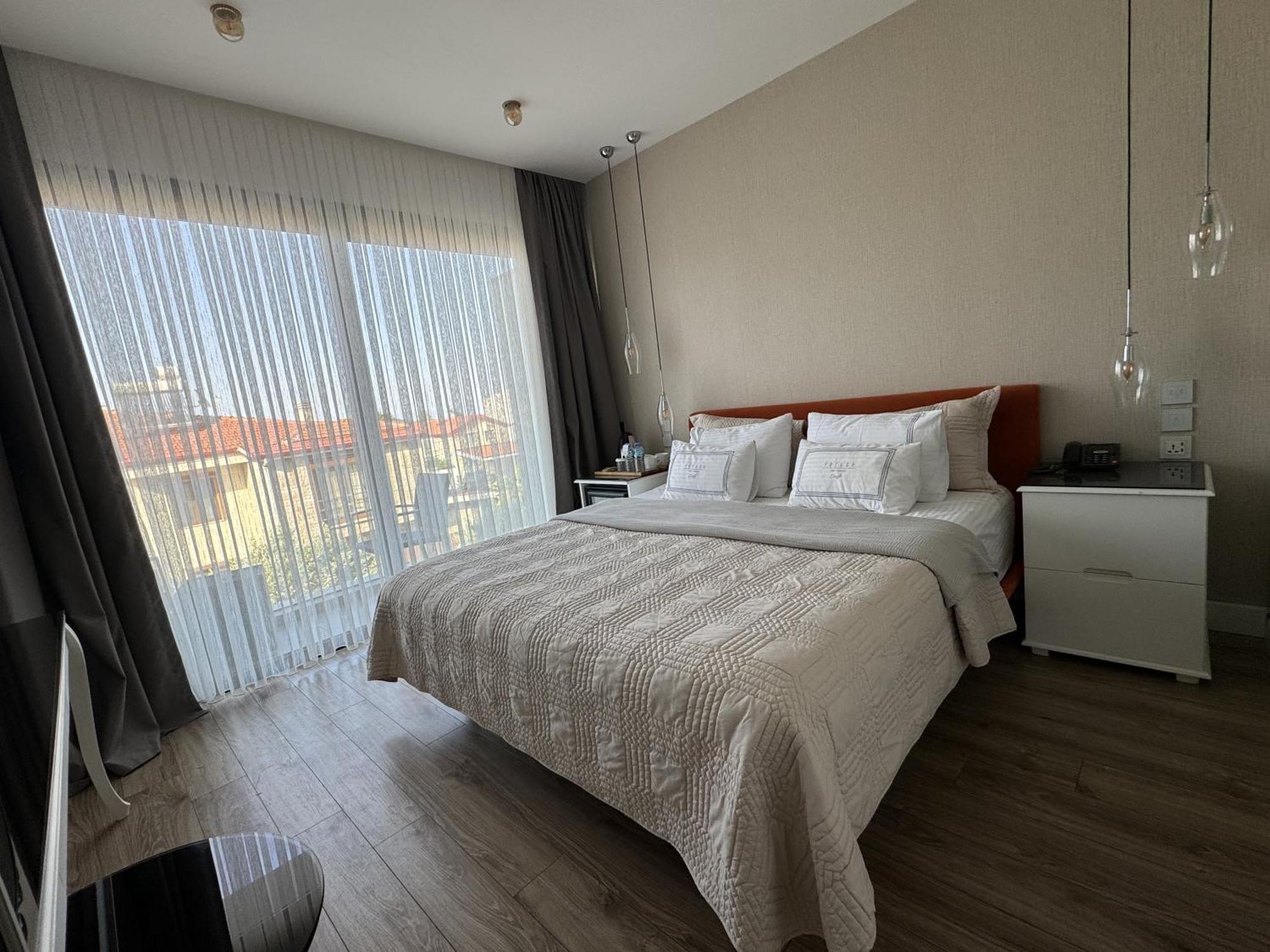 Ferush Boutique Hotel อูร์ลา ภายนอก รูปภาพ