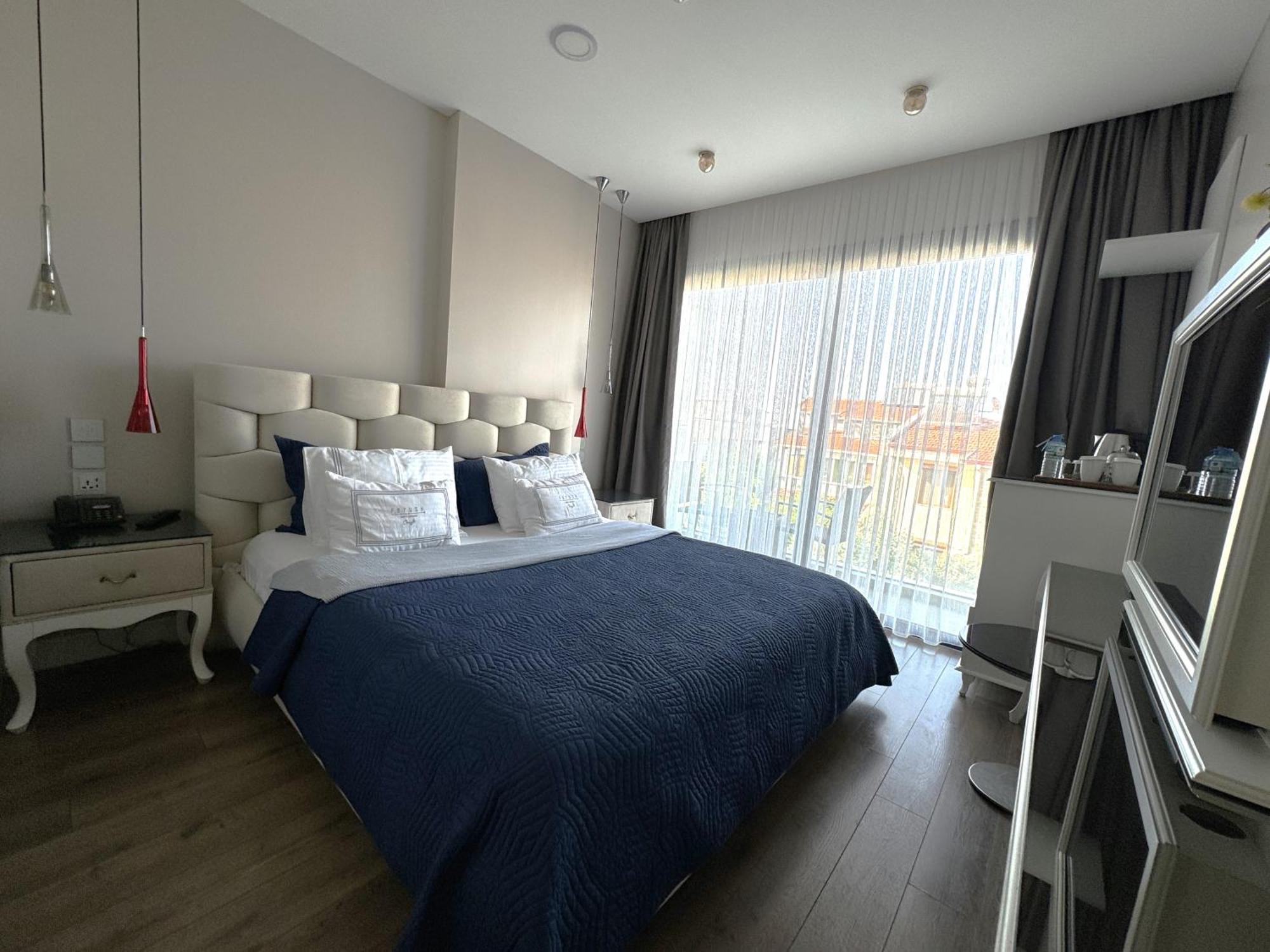Ferush Boutique Hotel อูร์ลา ภายนอก รูปภาพ