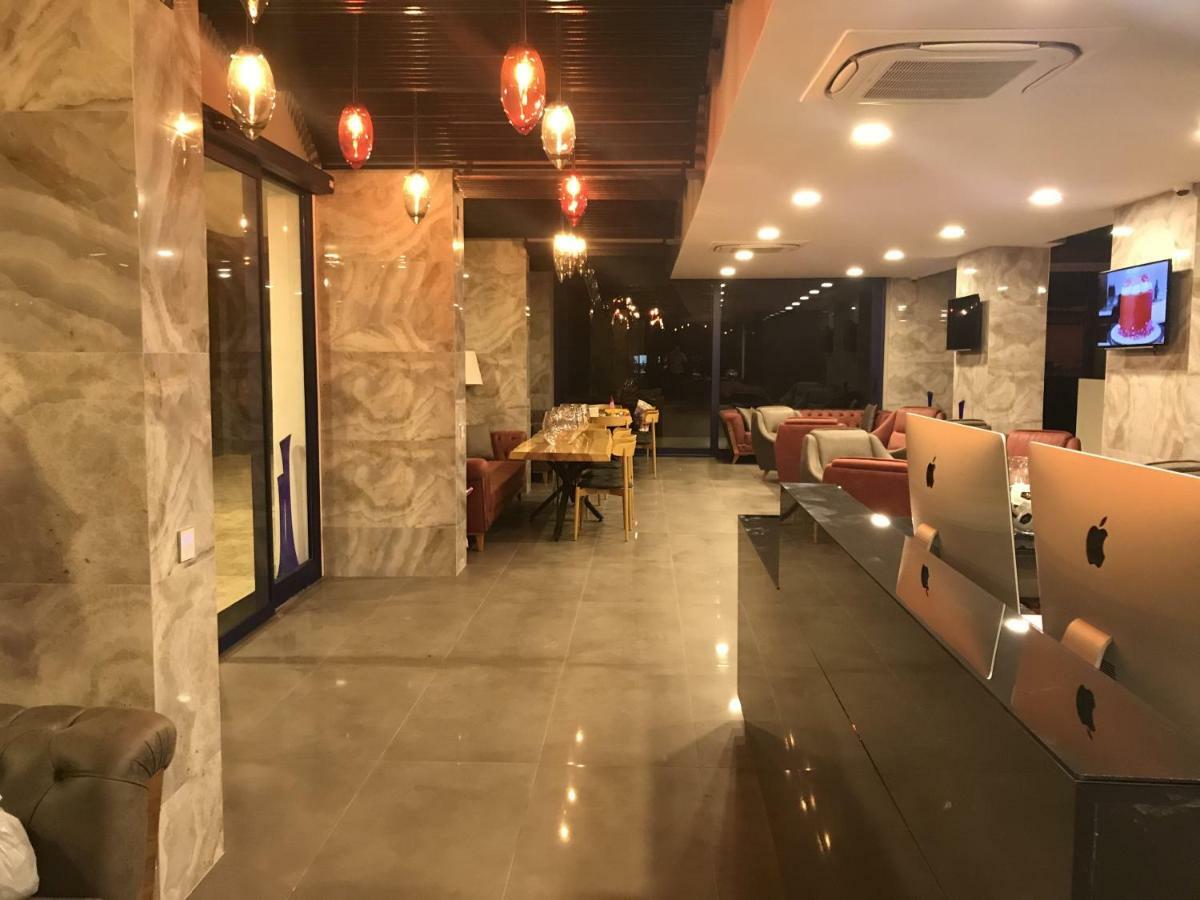 Ferush Boutique Hotel อูร์ลา ภายนอก รูปภาพ