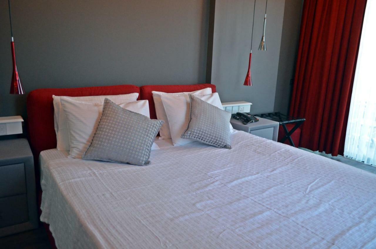 Ferush Boutique Hotel อูร์ลา ภายนอก รูปภาพ